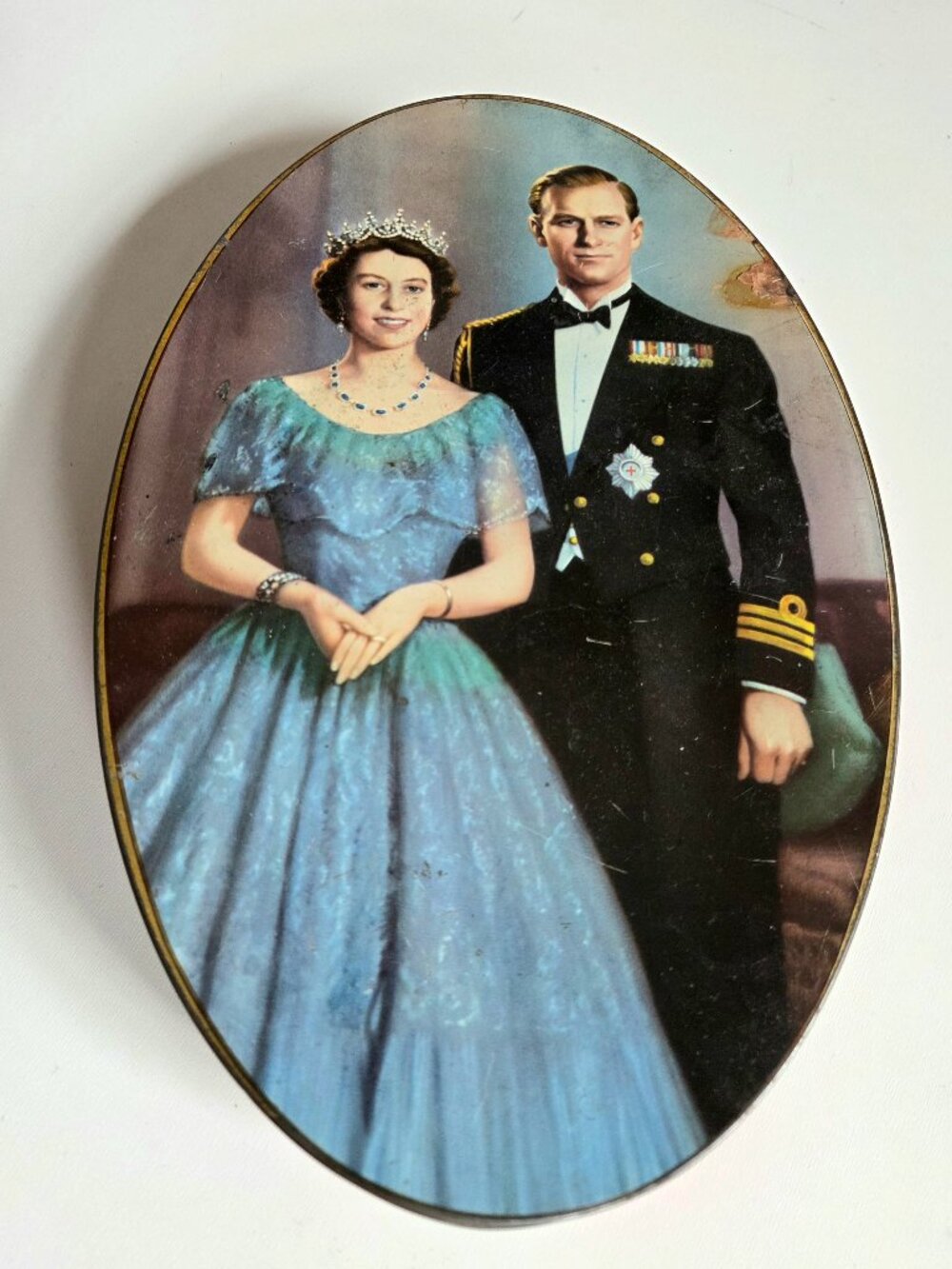 Vintage 1953Carr & Co. Ltd biscuit tin box England Coronation of Elizabeth II